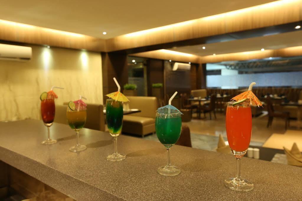 The Contour Hotel Guwahati Exterior photo